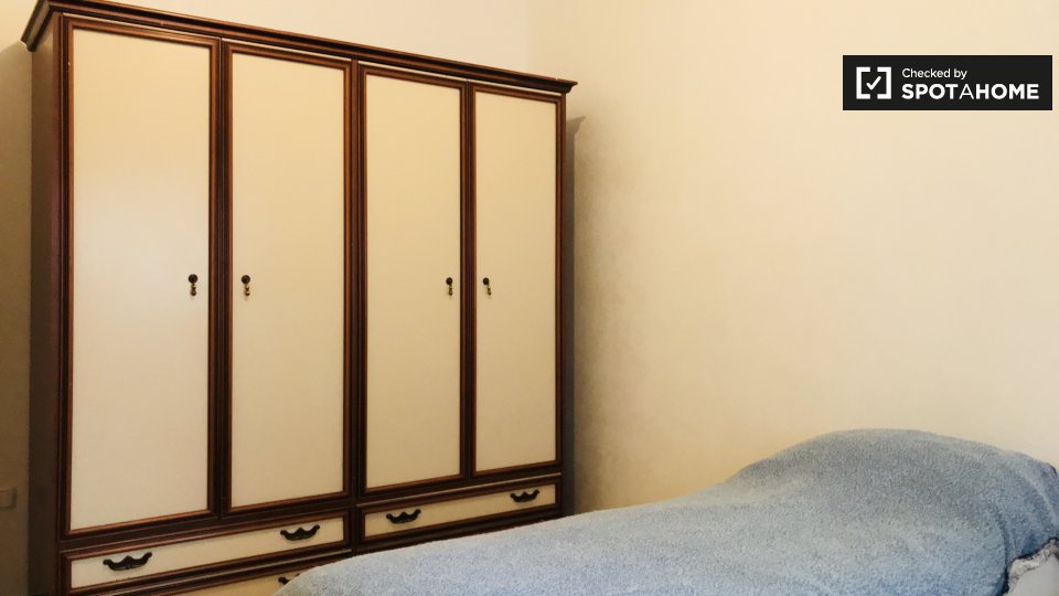Double room Rome, 3 beds, 85m² — photo 8