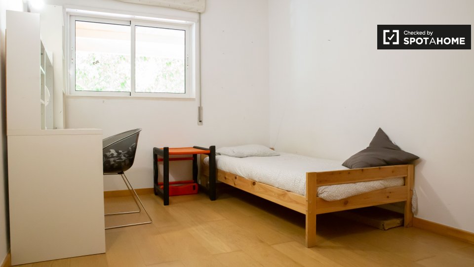 Double room Lisbon, 4 beds, 130m² — photo 1