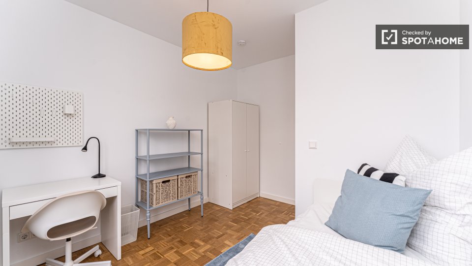 Double room Berlin, 6 beds, 124m² — photo 12