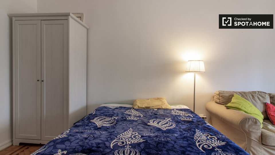 Double room Lisbon, 3 beds, 75m² — photo 1