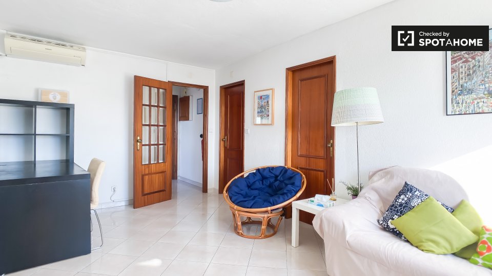 Apartment Lisbon, 2 beds, 70m² — photo 2