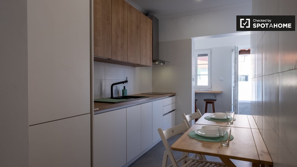 Double room Lisbon, 3 beds, 150m² — photo 3
