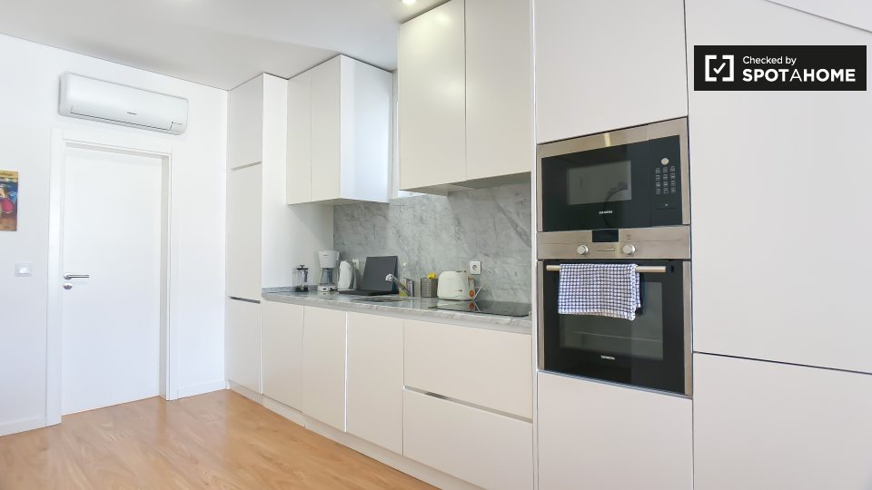 Apartment Lisbon, 2 beds, 120m² — photo 10