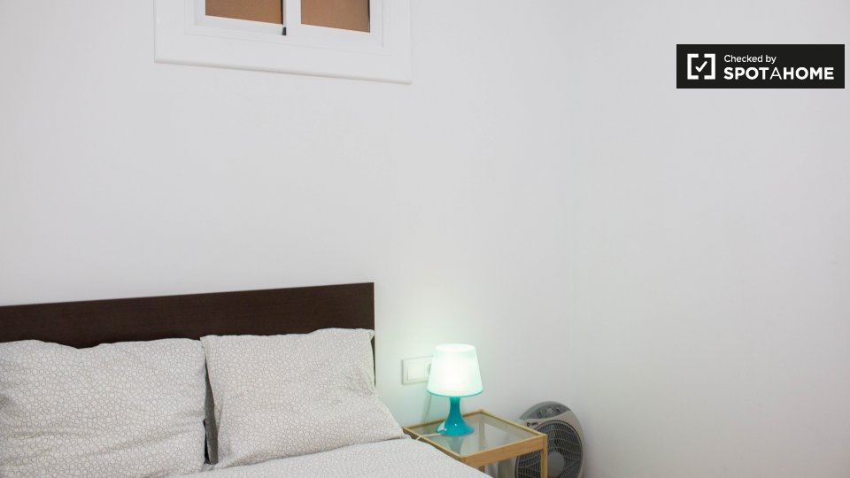 Double room Barcelona, 3 beds, 60m² — photo 1