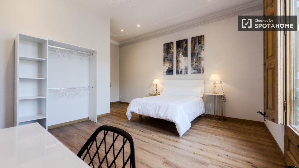 Double room Barcelona, 5 beds — photo 22