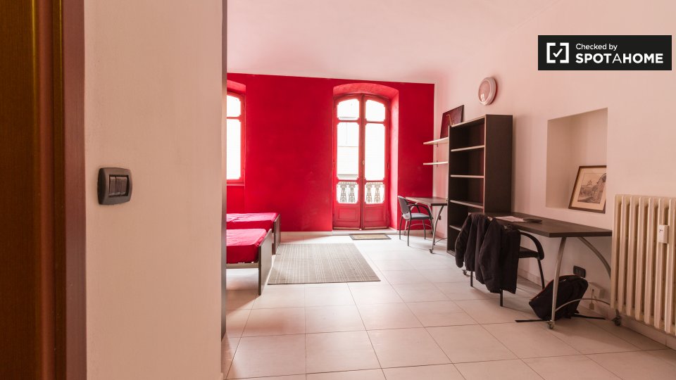 Modern studio apartment for rent in San Salvario, Turin (ref 210196