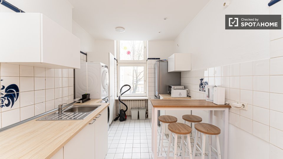 Double room Berlin, 5 beds, 104m² — photo 8