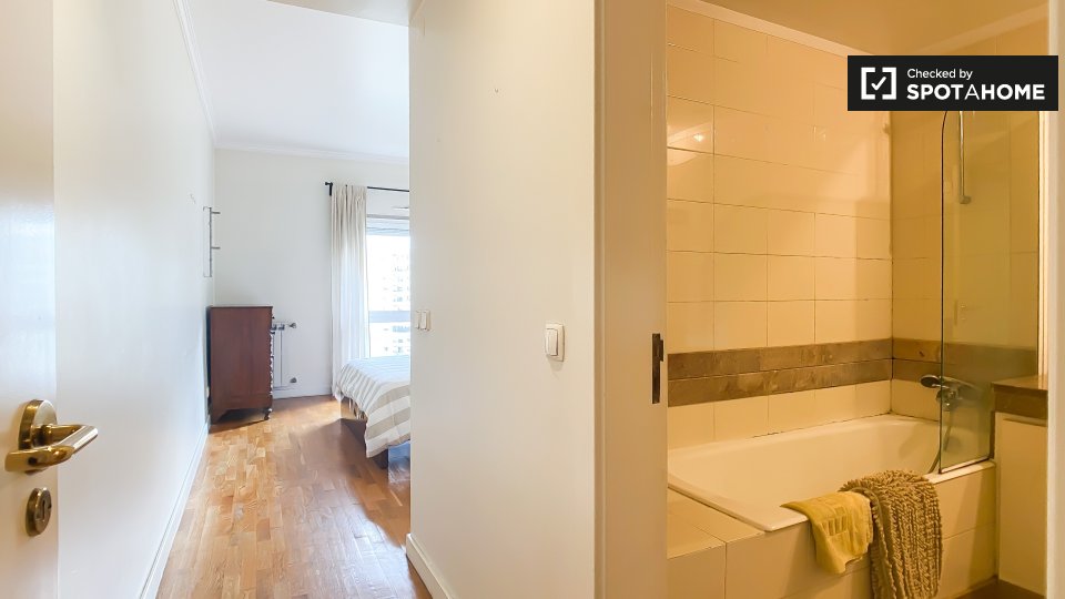 Apartment Lisbon, 3 beds — photo 8