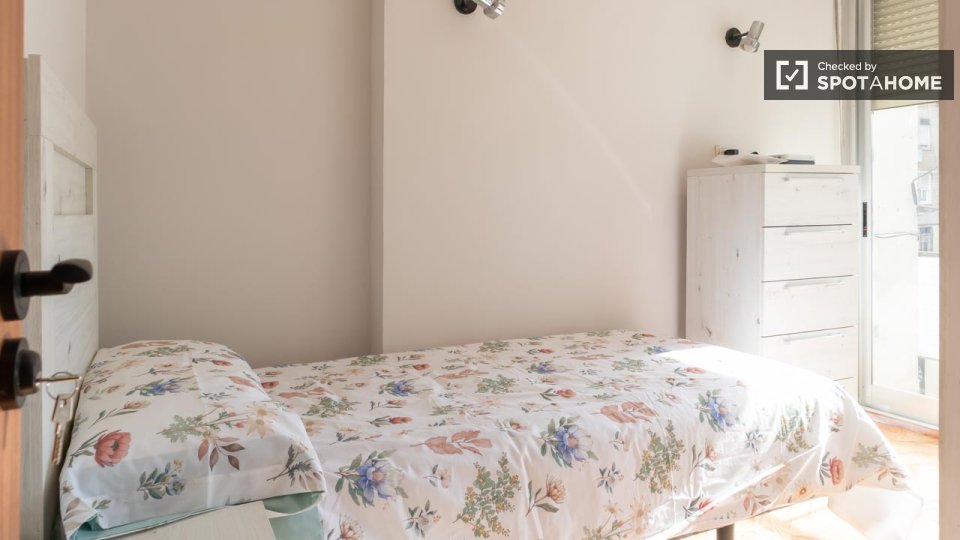 Double room Madrid, 4 beds — photo 11