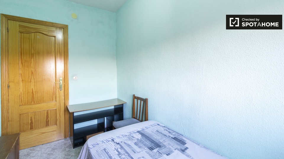 Double room Madrid, 3 beds, 80m² — photo 4