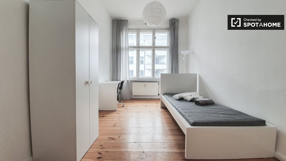 Double room Berlin, 3 beds — photo 2