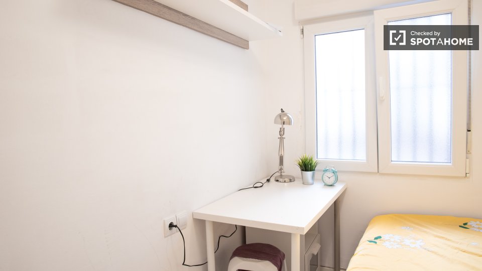 Double room Madrid, 1 bed, 60m² — photo 9