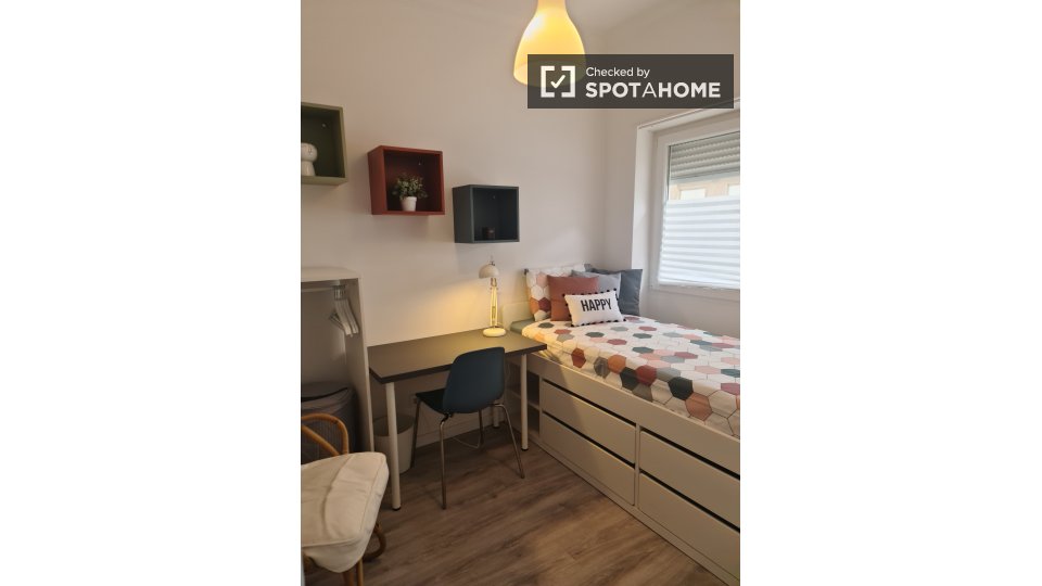 Double room Lisbon, 4 beds, 90m² — photo 8