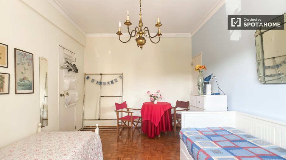 Double room Lisbon, 4 beds, 105m² — photo 22