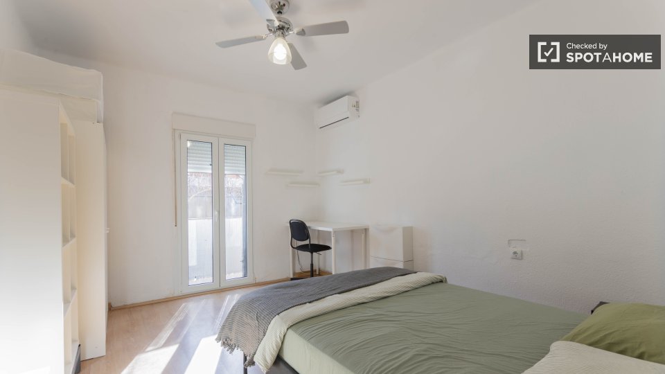 Double room Valencia, 3 beds — photo 11