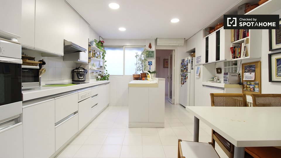 Double room Madrid, 2 beds, 180m² — photo 7