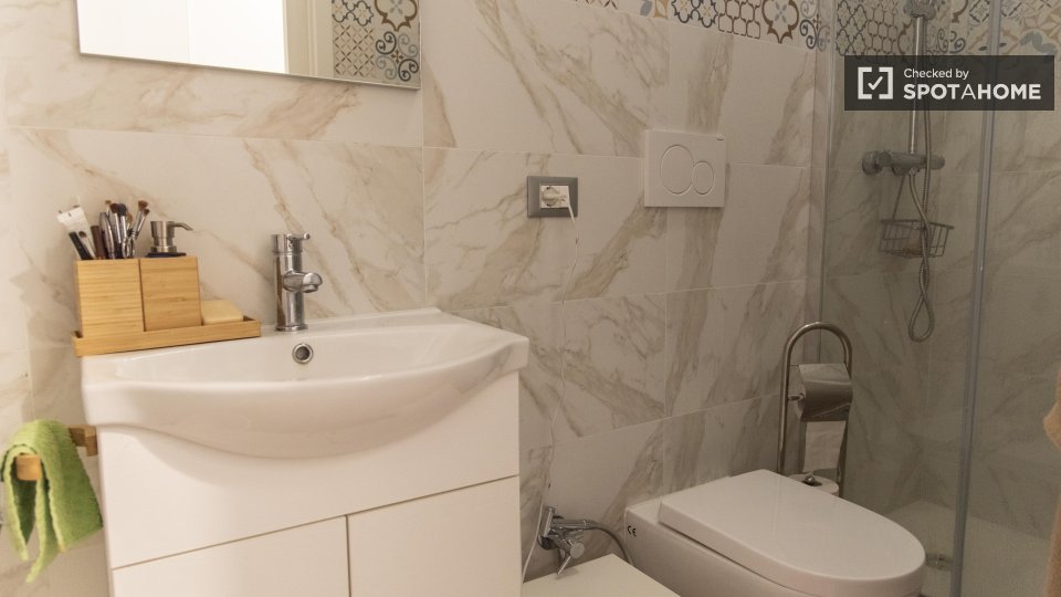 Double room Rome, 3 beds, 97m² — photo 48