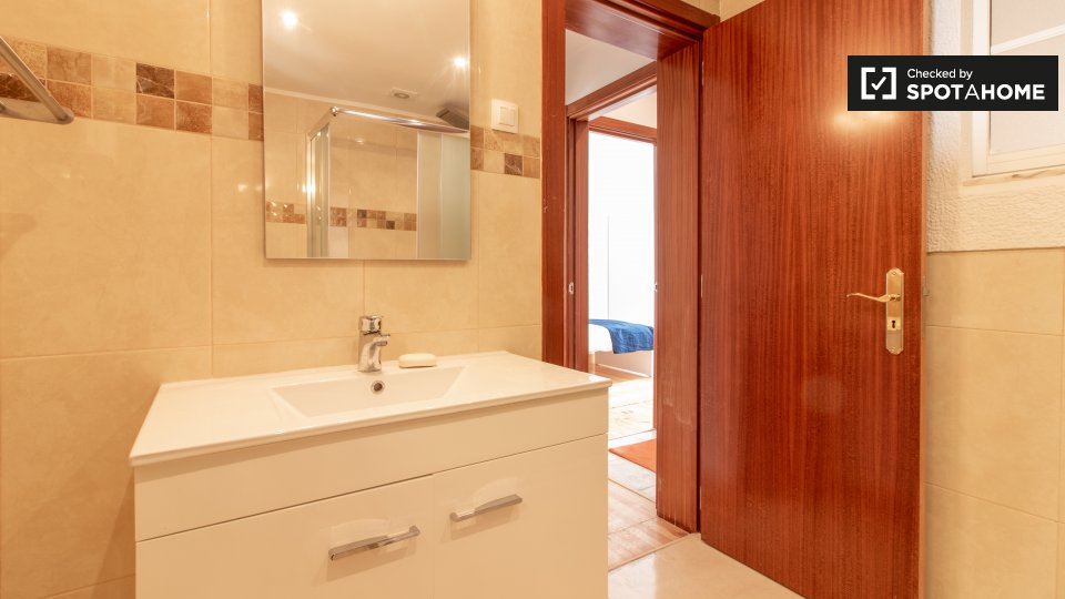 Apartment Lisbon, 5 beds, 90m² — photo 12