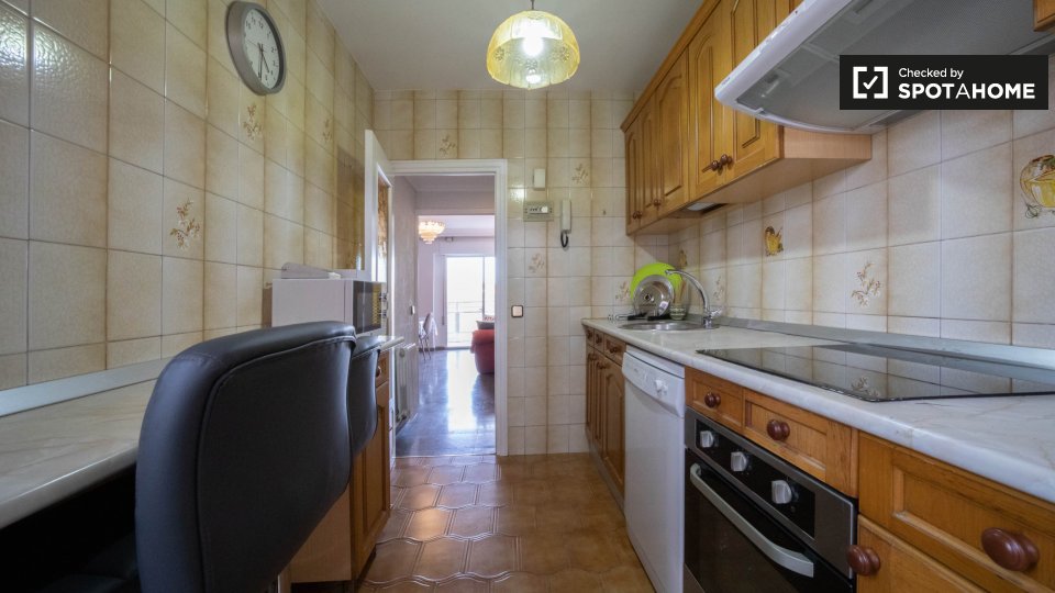 Double room Madrid, 4 beds, 86m² — photo 12