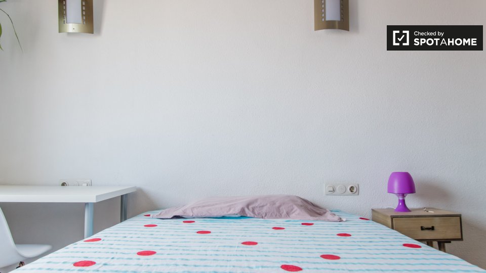 Double room Valencia, 5 beds, 160m² — photo 2