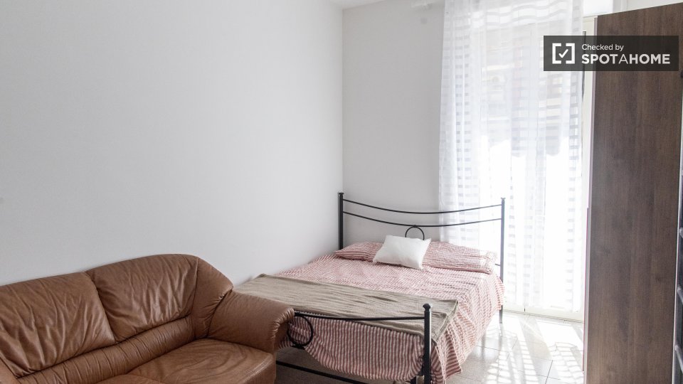 Double room Rome, 3 beds — photo 5