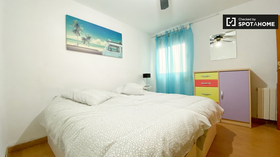 Double room Valencia, 3 beds, 75m² — photo 4