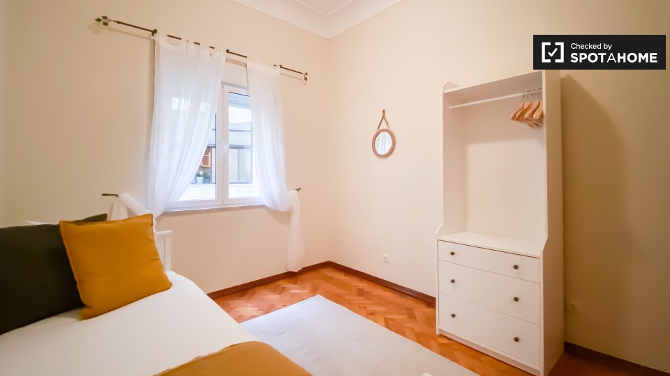 Apartment Lisbon, 4 beds — photo 19