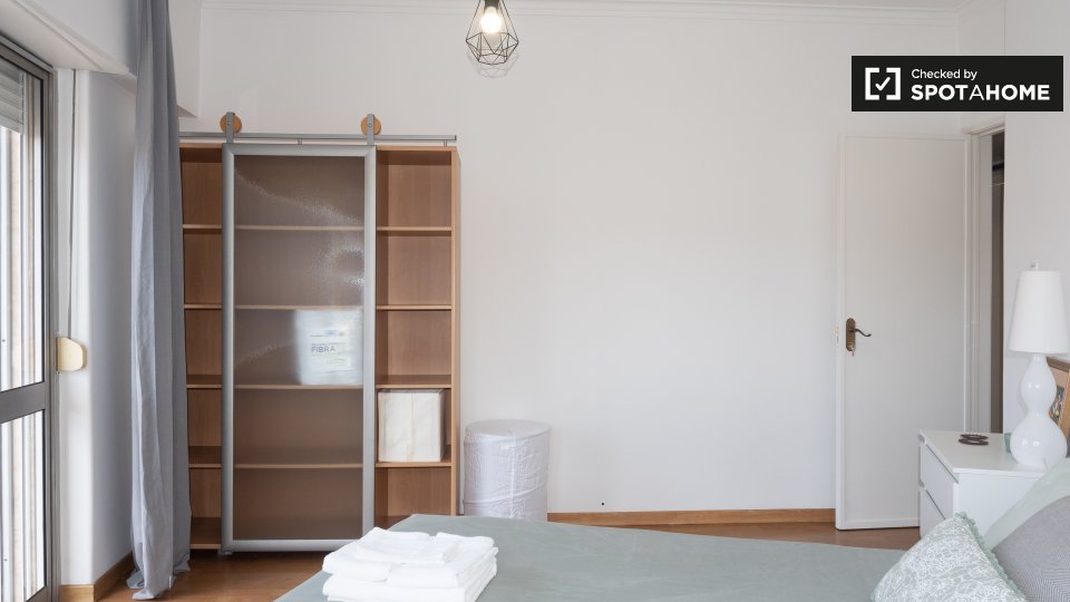 Double room Lisbon, 4 beds, 90m² — photo 4