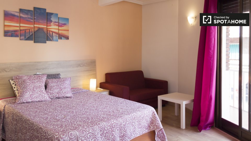 Double room Madrid, 5 beds, 120m² — photo 1