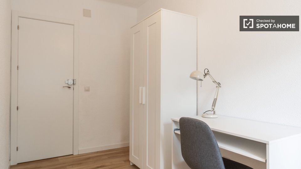 Double room Madrid, 4 beds — photo 40