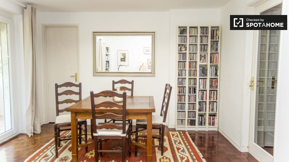 Double room Lisbon, 3 beds, 80m² — photo 7
