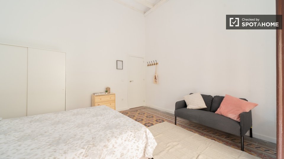 Double room Barcelona, 14 beds, 400m² — photo 24