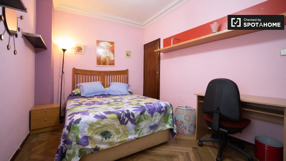 Double room Madrid, 3 beds — photo 11