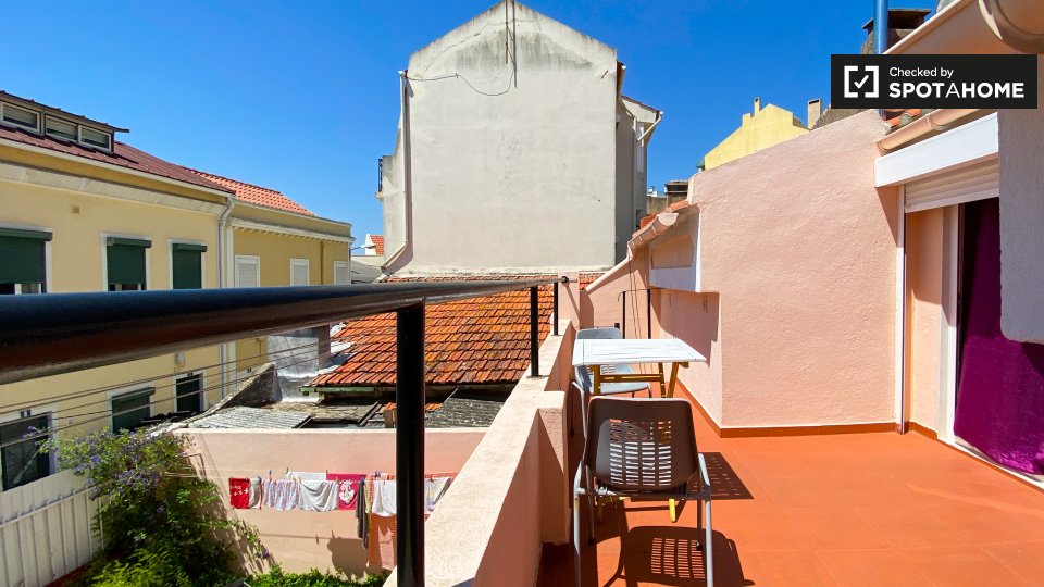 Double room Lisbon, 5 beds — photo 4