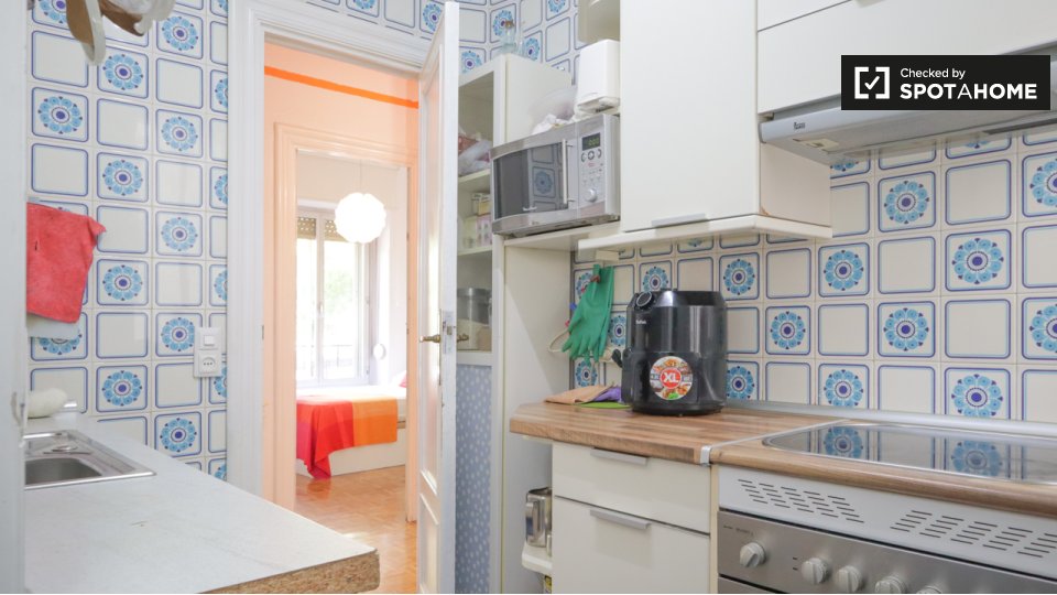 Double room Madrid, 3 beds, 60m² — photo 14