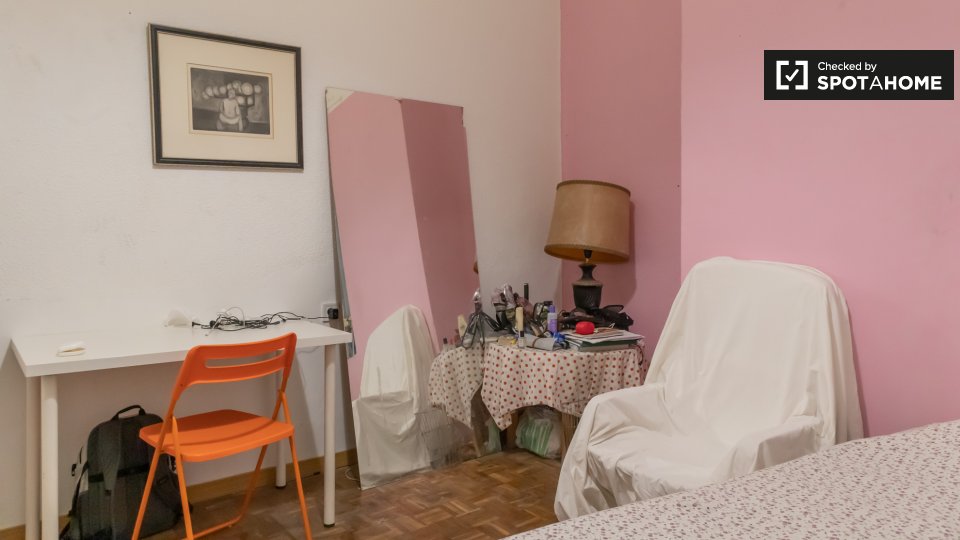 Habitaciones para alquilar en apartamento de 5 dormitorios en Madrid