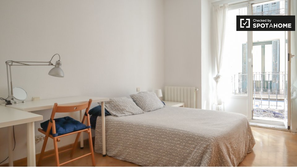 Double room Madrid, 5 beds — photo 15