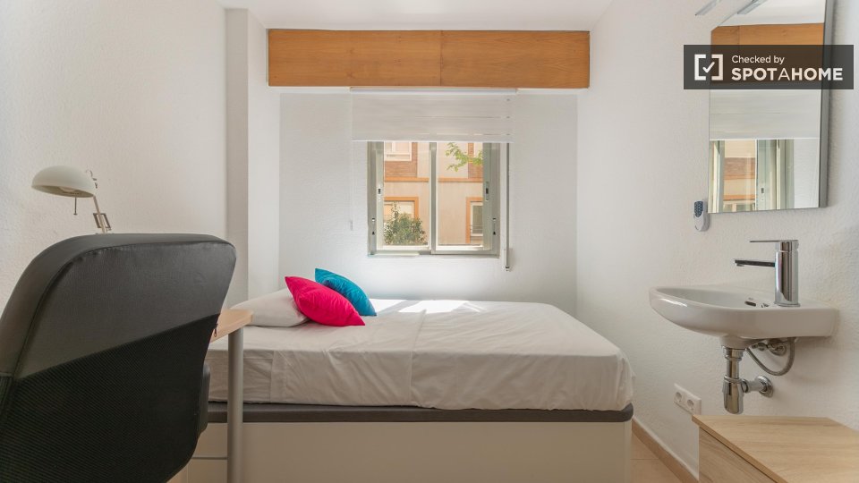Double room Valencia, 5 beds — photo 13