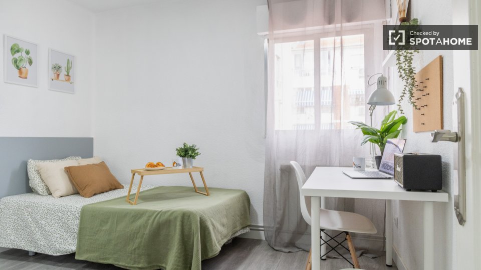 Double room Madrid, 4 beds — photo 18