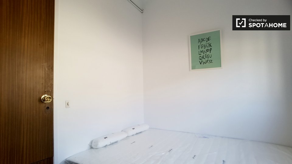 Double room Barcelona, 5 beds, 105m² — photo 3