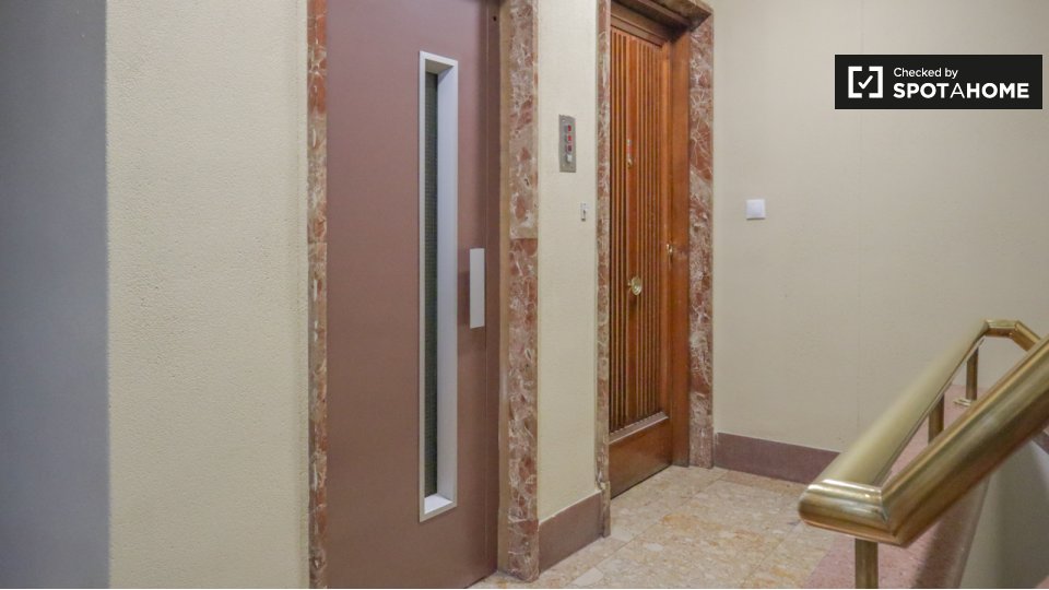 Double room Madrid, 6 beds, 200m² — photo 22