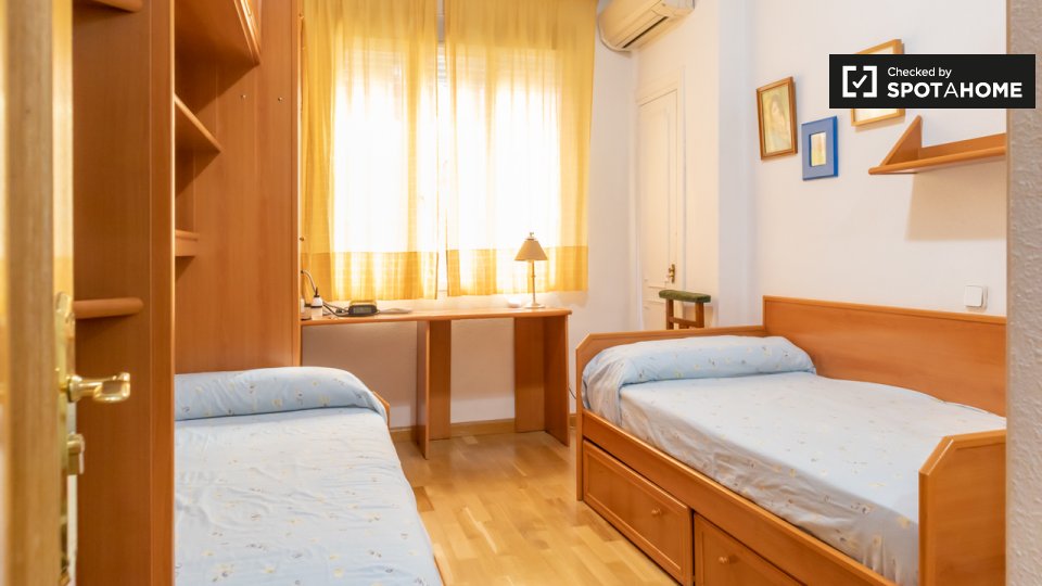 Double room Madrid, 4 beds, 120m² — photo 1