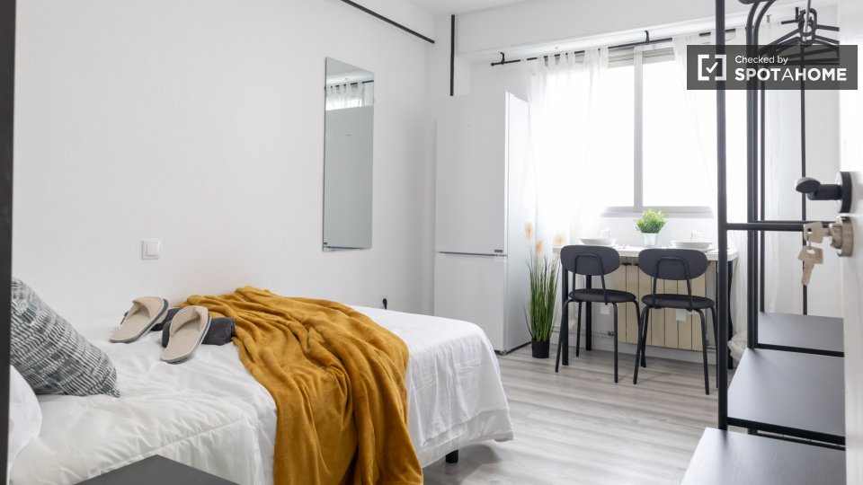 Double room Madrid, 5 beds — photo 17