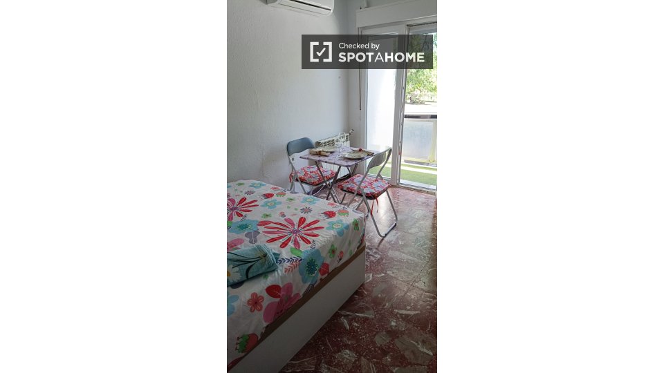 Double room Madrid, 7 beds, 180m² — photo 23