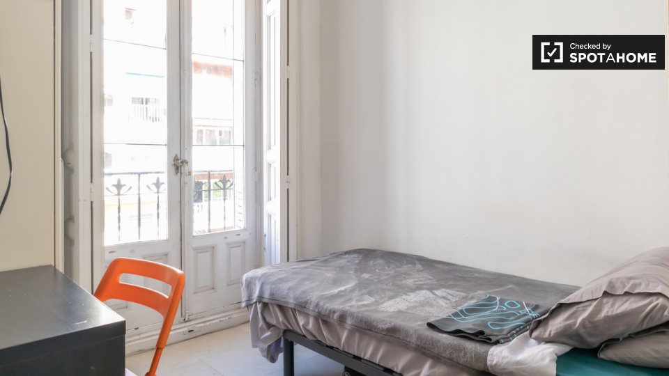 Double room Madrid, 6 beds — photo 1