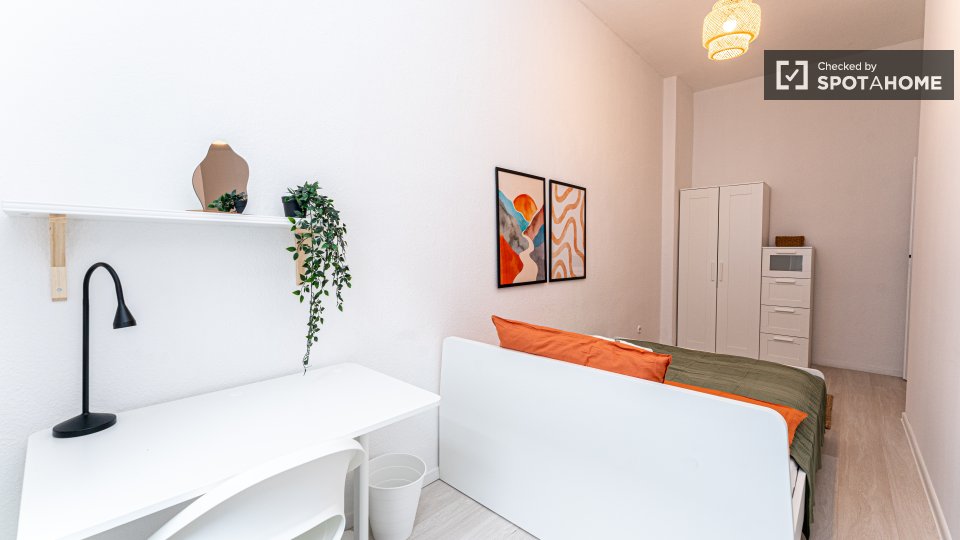 Double room Berlin, 5 beds, 73m² — photo 3