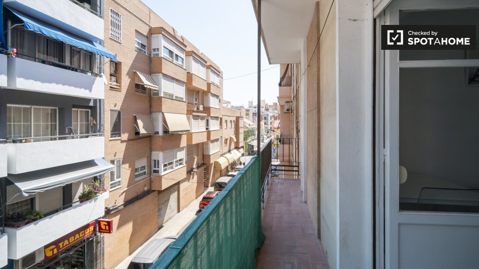Double room Valencia, 3 beds — photo 6