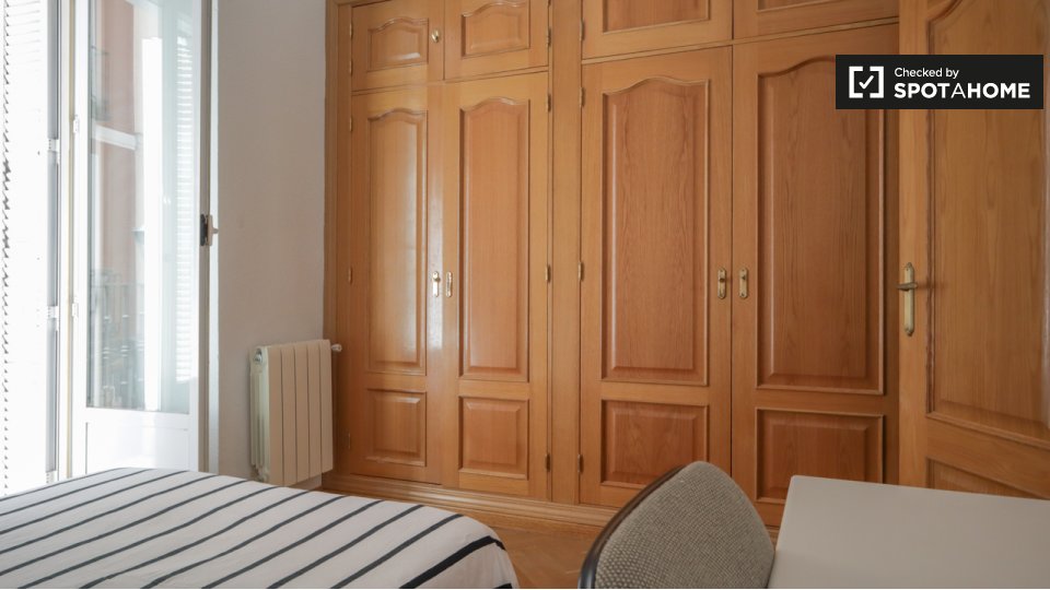Double room Madrid, 5 beds — photo 2