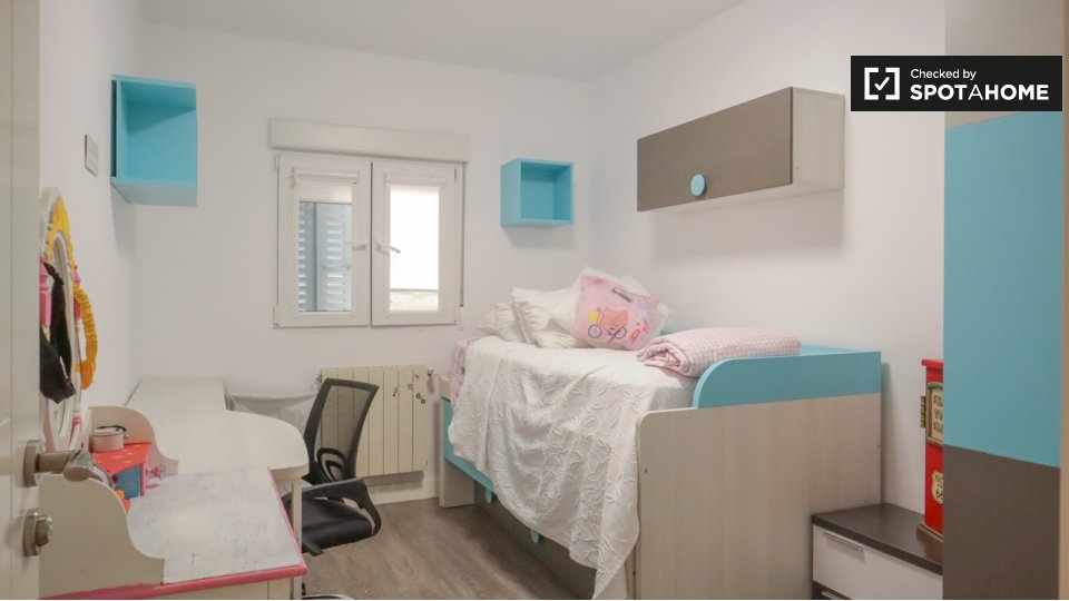 Double room Madrid, 2 beds — photo 13