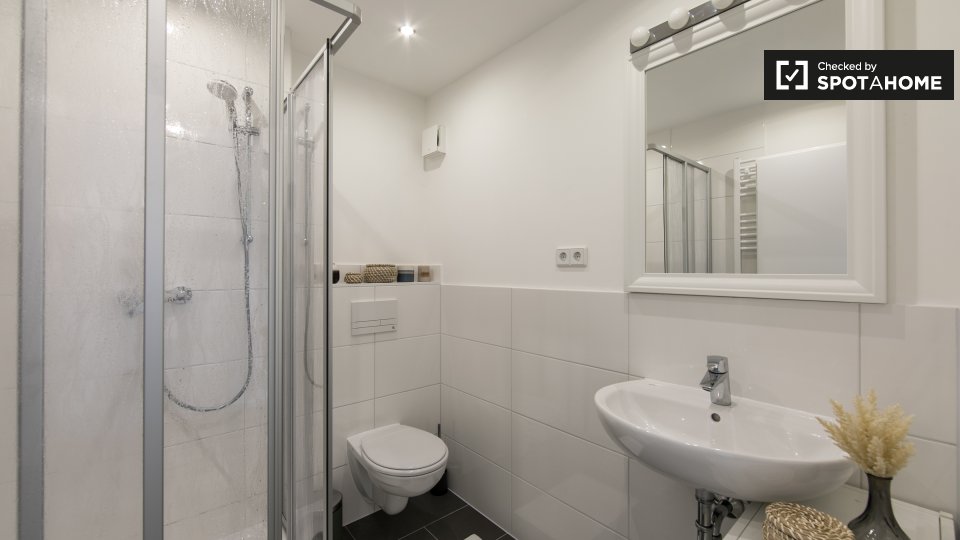 Double room Berlin, 6 beds, 190m² — photo 7